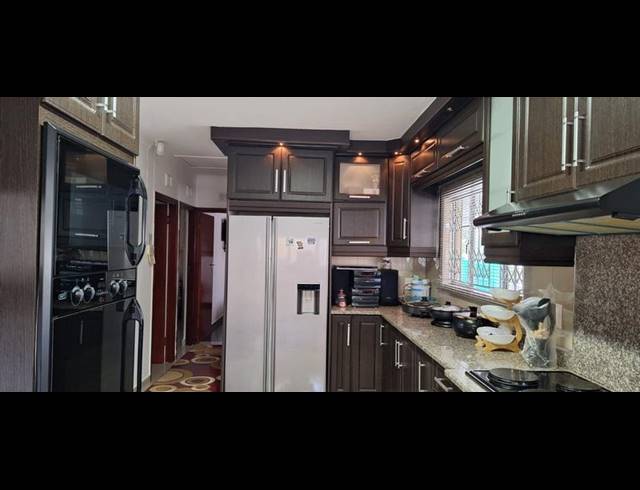 3 BEDROOM HOUSE FOR SALE IN CRAIGIEBURN